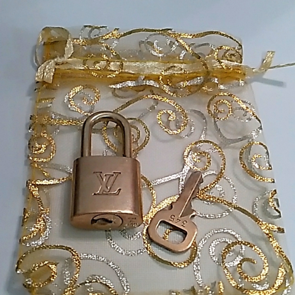 🔐Authentic Louis Vuitton Brass Lock and key